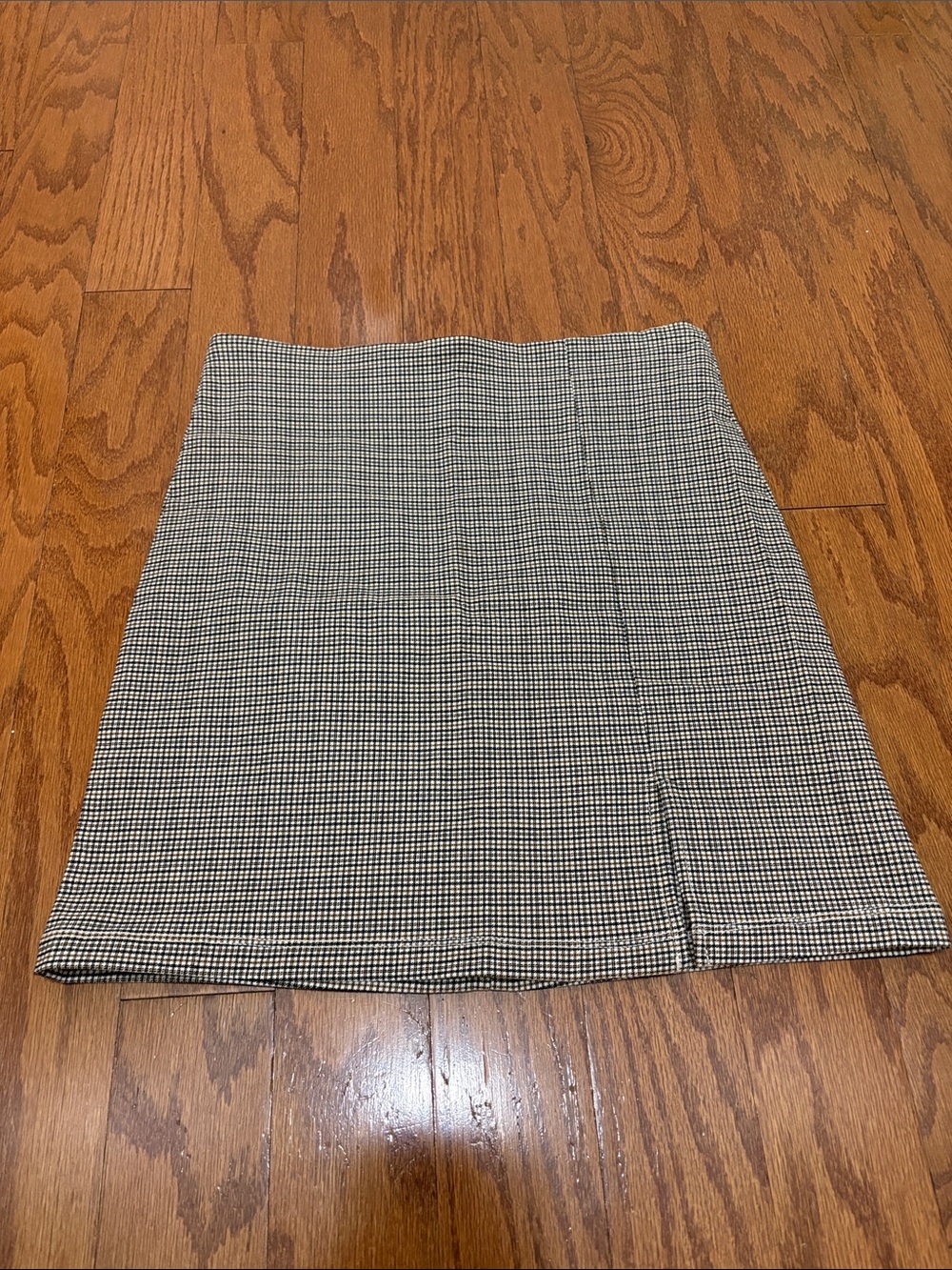 Women’s Classic Black & White Houndstooth Mini Skirt